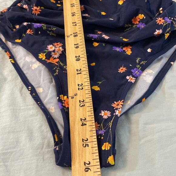 NWT Cupshe One Piece Navy Ditsy Floral Flutter Strap Swimsuit Size Medium - Picture 7 of 8